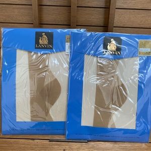 Never Opened Women’s Pantyhose. Size: Medium. Tannish color.